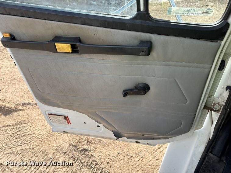 image for item EP0991 1998 Freightliner FL60 rollback truck