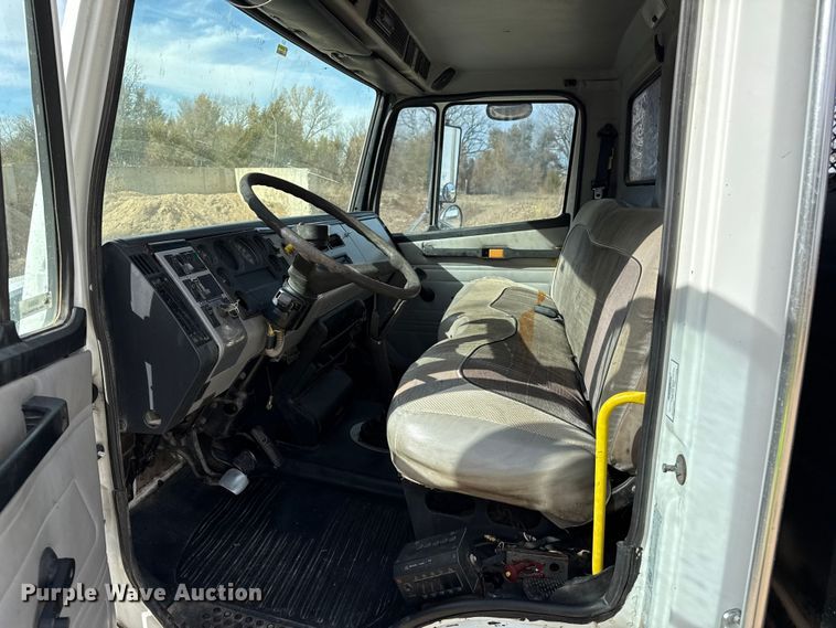 image for item EP0991 1998 Freightliner FL60 rollback truck