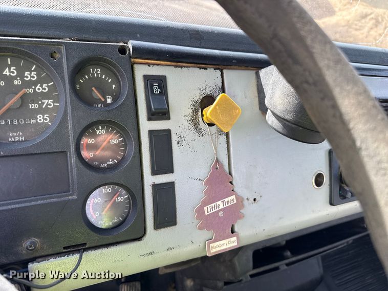 image for item EP0991 1998 Freightliner FL60 rollback truck