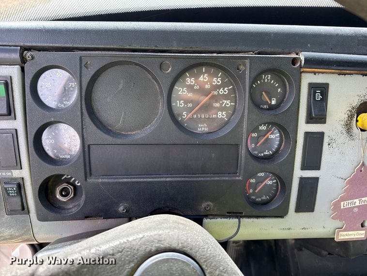 image for item EP0991 1998 Freightliner FL60 rollback truck