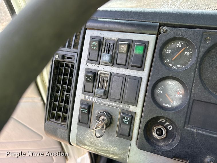 image for item EP0991 1998 Freightliner FL60 rollback truck