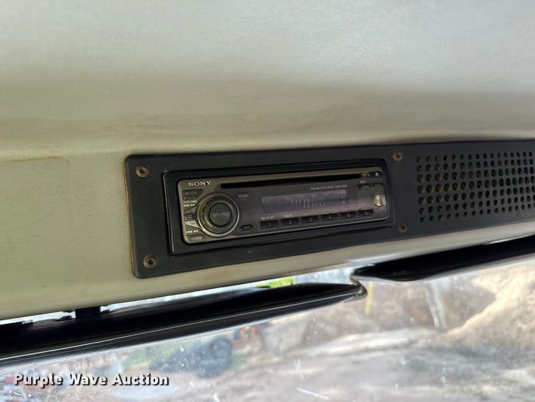 image for item EP0991 1998 Freightliner FL60 rollback truck