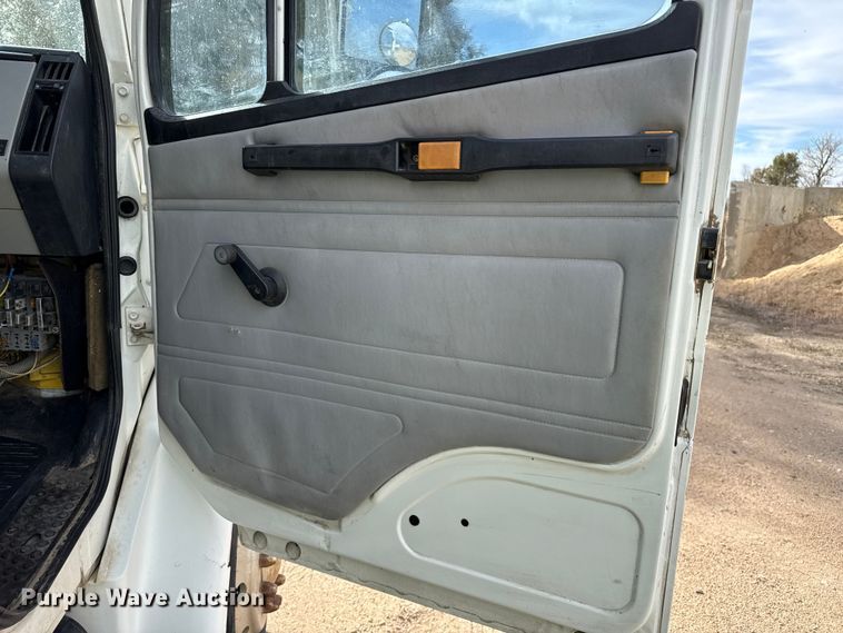 image for item EP0991 1998 Freightliner FL60 rollback truck