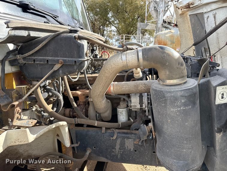 image for item EP0991 1998 Freightliner FL60 rollback truck