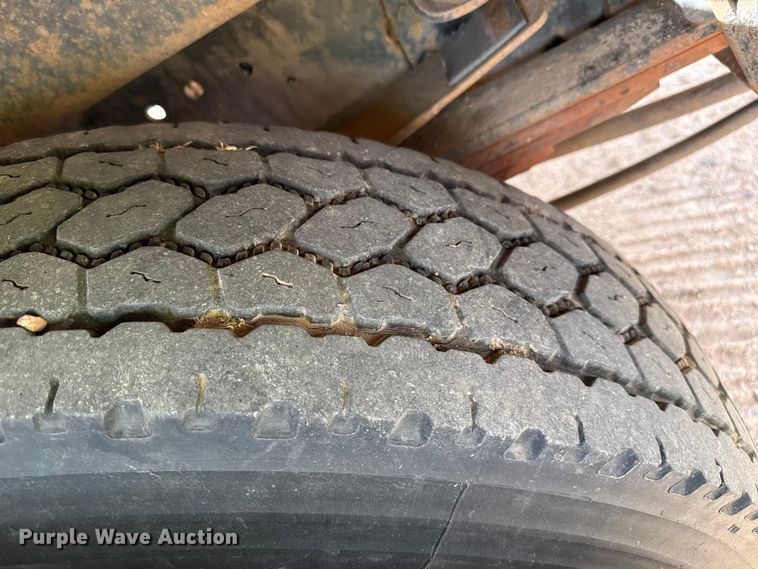 image for item EP0991 1998 Freightliner FL60 rollback truck