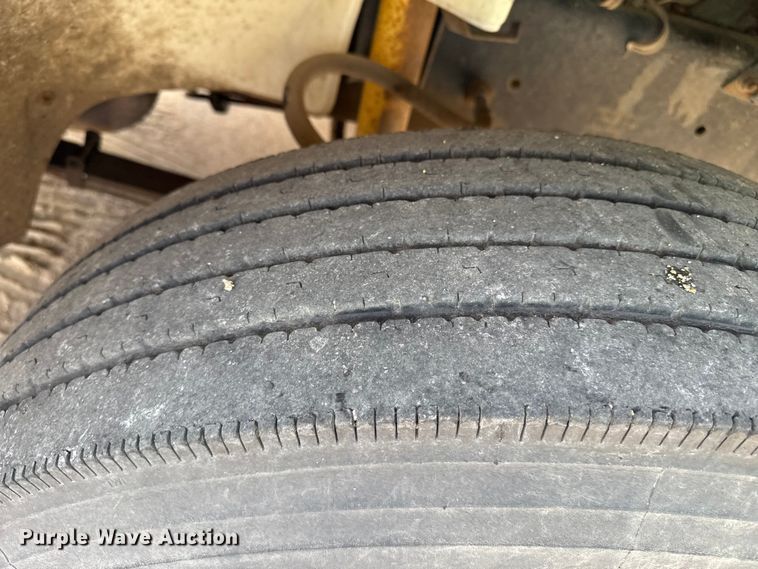 image for item EP0991 1998 Freightliner FL60 rollback truck