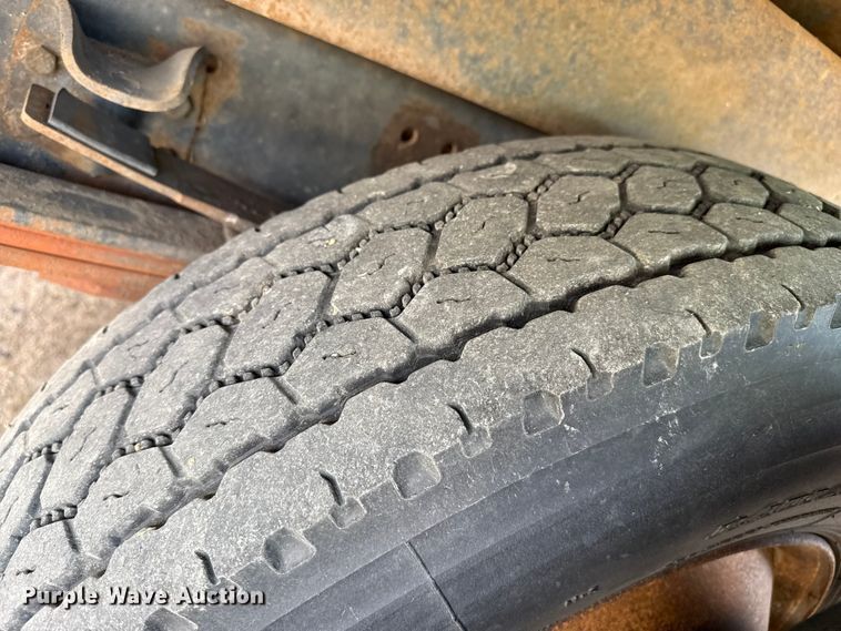 image for item EP0991 1998 Freightliner FL60 rollback truck