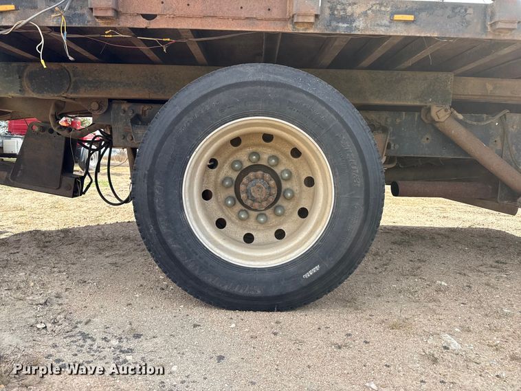 image for item EP0991 1998 Freightliner FL60 rollback truck