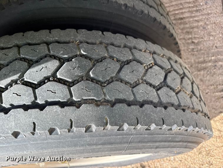 image for item EP0991 1998 Freightliner FL60 rollback truck