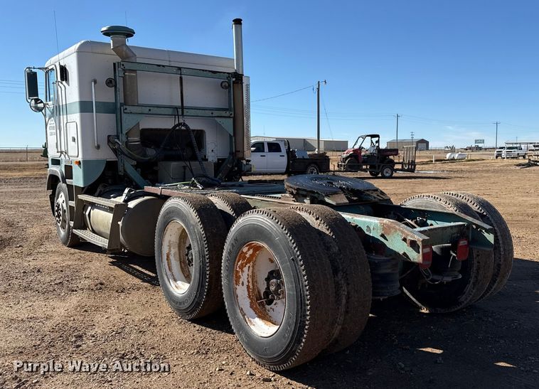 image for item EP2622 1995 Freightliner semi truck