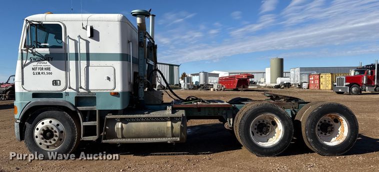 image for item EP2622 1995 Freightliner semi truck