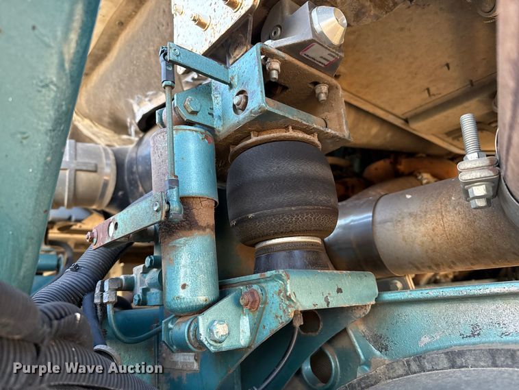 image for item EP2622 1995 Freightliner semi truck