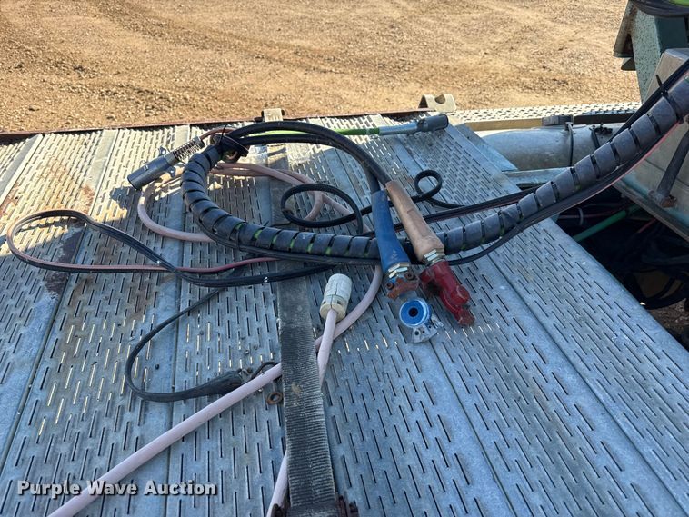 image for item EP2622 1995 Freightliner semi truck