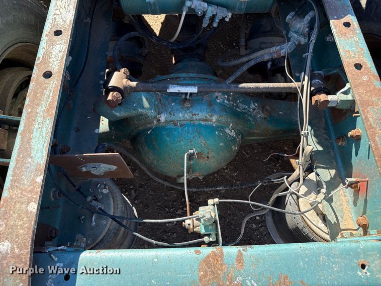 image for item EP2622 1995 Freightliner semi truck