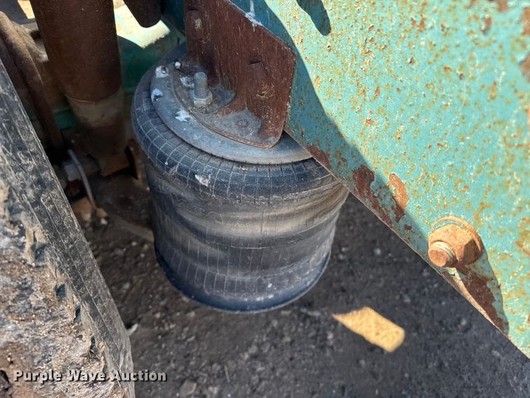 image for item EP2622 1995 Freightliner semi truck