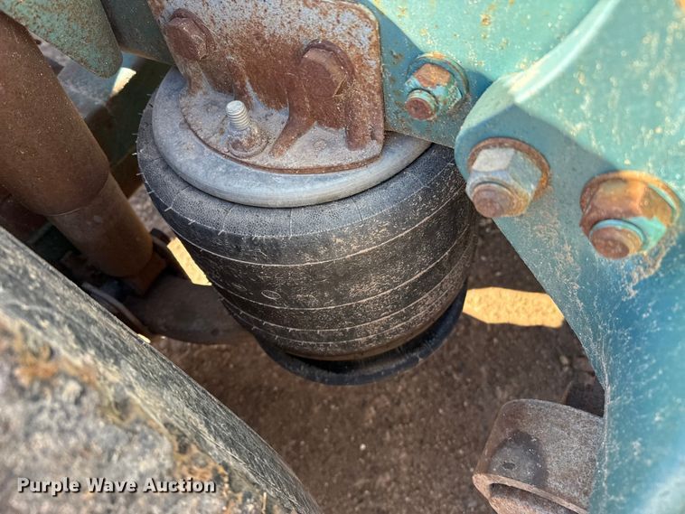 image for item EP2622 1995 Freightliner semi truck