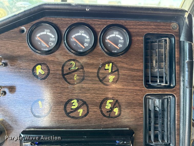 image for item EP2622 1995 Freightliner semi truck