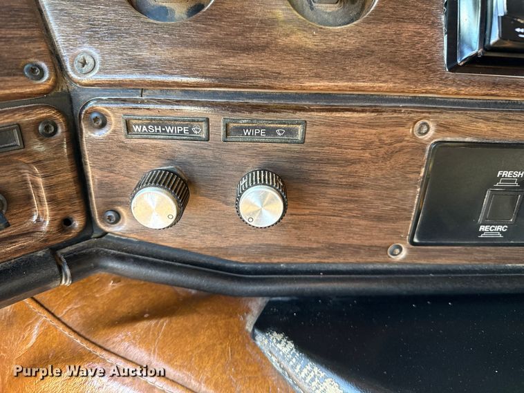 image for item EP2622 1995 Freightliner semi truck