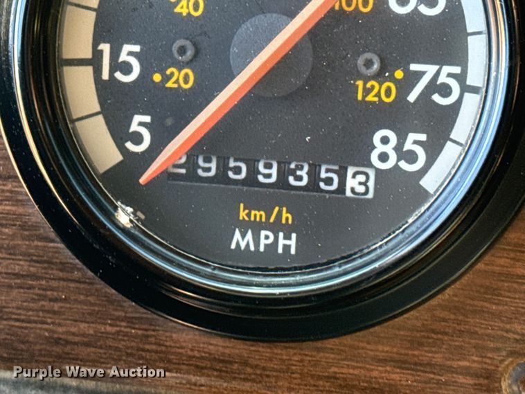 image for item EP2622 1995 Freightliner semi truck