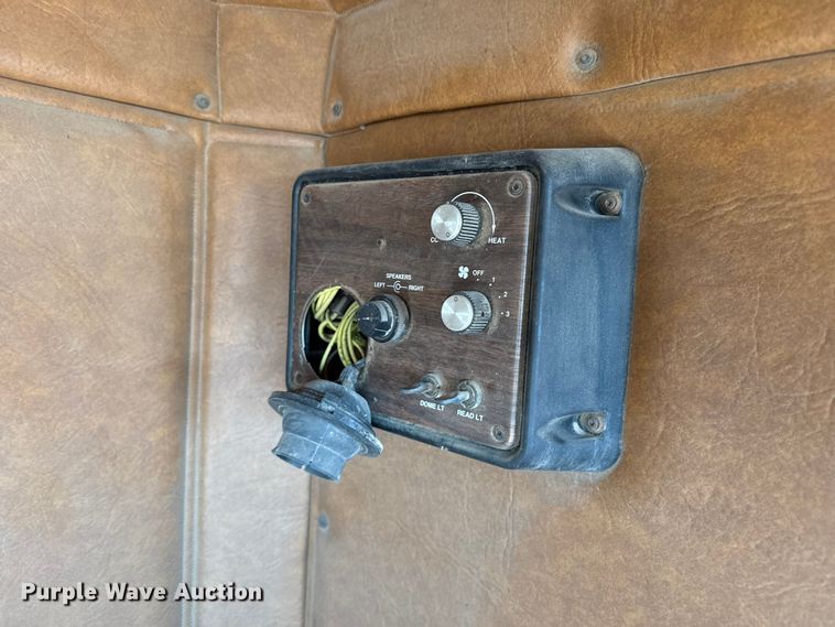 image for item EP2622 1995 Freightliner semi truck