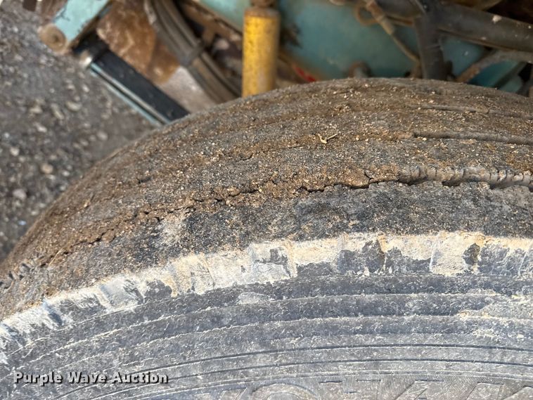 image for item EP2622 1995 Freightliner semi truck