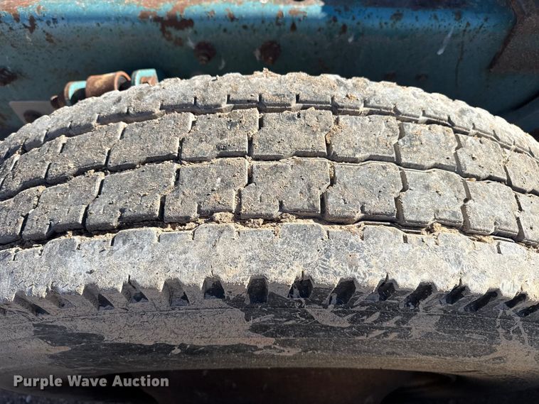 image for item EP2622 1995 Freightliner semi truck