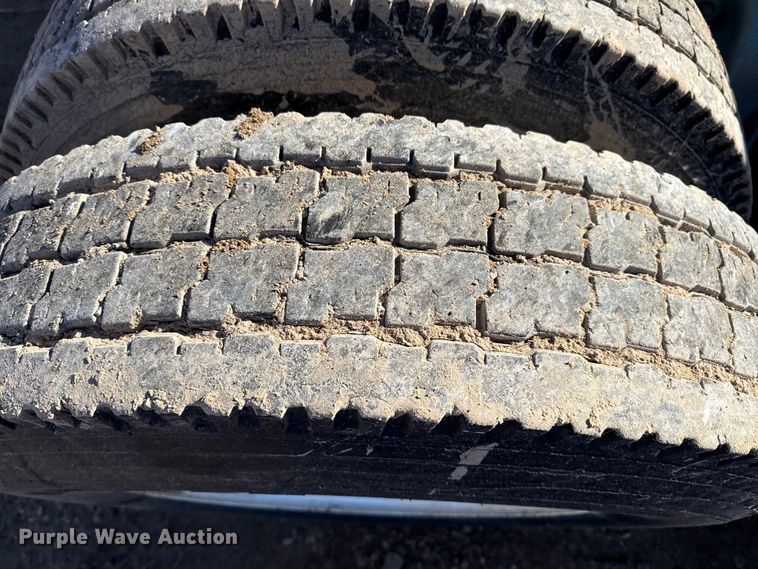 image for item EP2622 1995 Freightliner semi truck