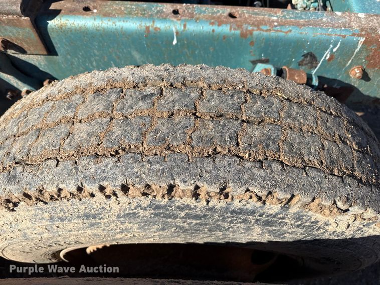 image for item EP2622 1995 Freightliner semi truck