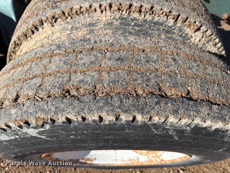 image for item EP2622 1995 Freightliner semi truck