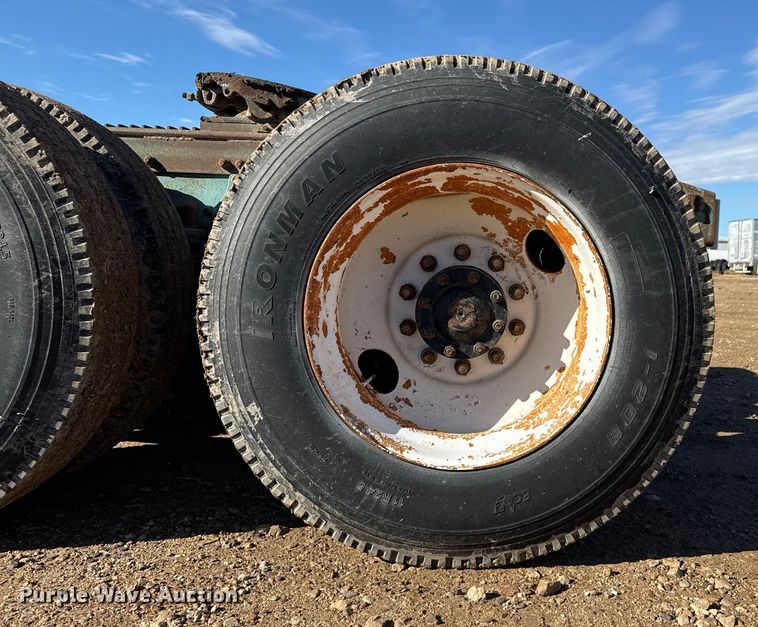 image for item EP2622 1995 Freightliner semi truck