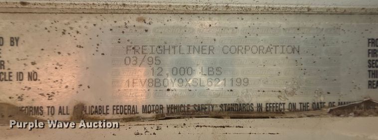 image for item EP2622 1995 Freightliner semi truck