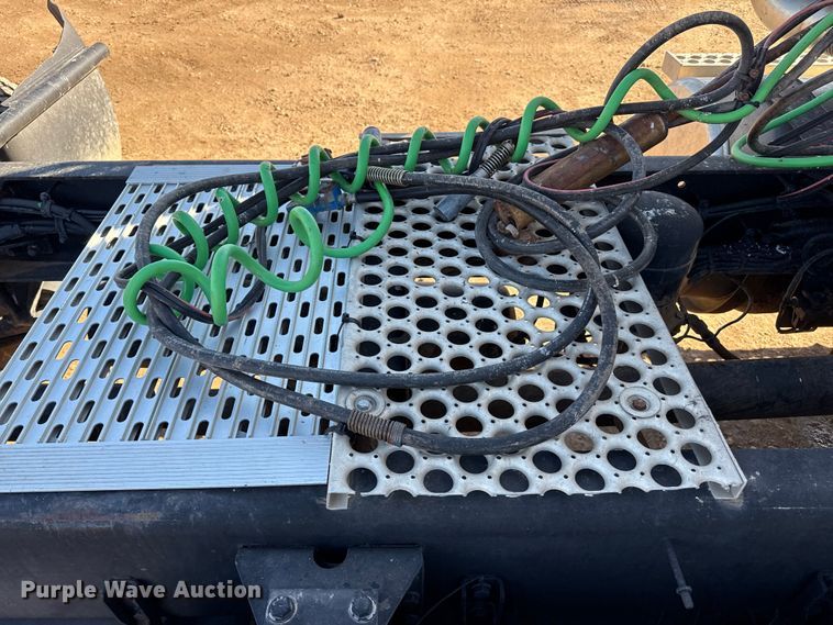 image for item EP2623 2013 Western Star 4900FA semi truck