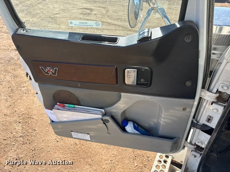 image for item EP2623 2013 Western Star 4900FA semi truck