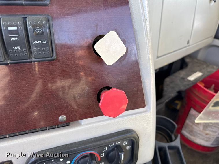 image for item EP2623 2013 Western Star 4900FA semi truck