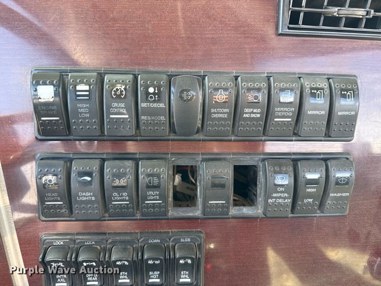 image for item EP2623 2013 Western Star 4900FA semi truck