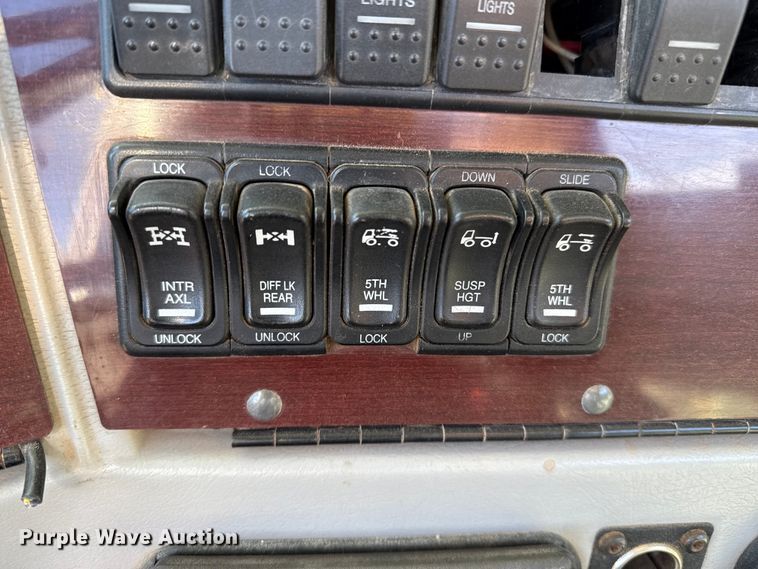 image for item EP2623 2013 Western Star 4900FA semi truck