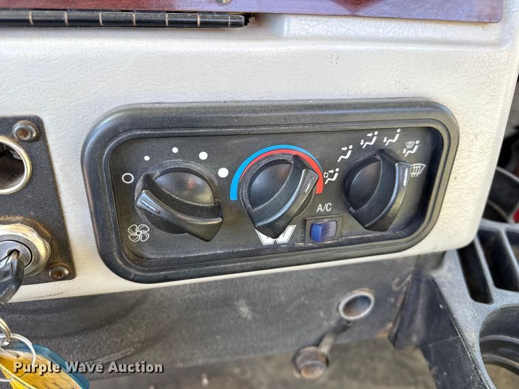 image for item EP2623 2013 Western Star 4900FA semi truck