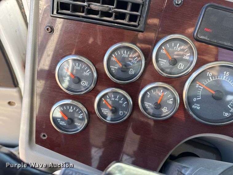 image for item EP2623 2013 Western Star 4900FA semi truck