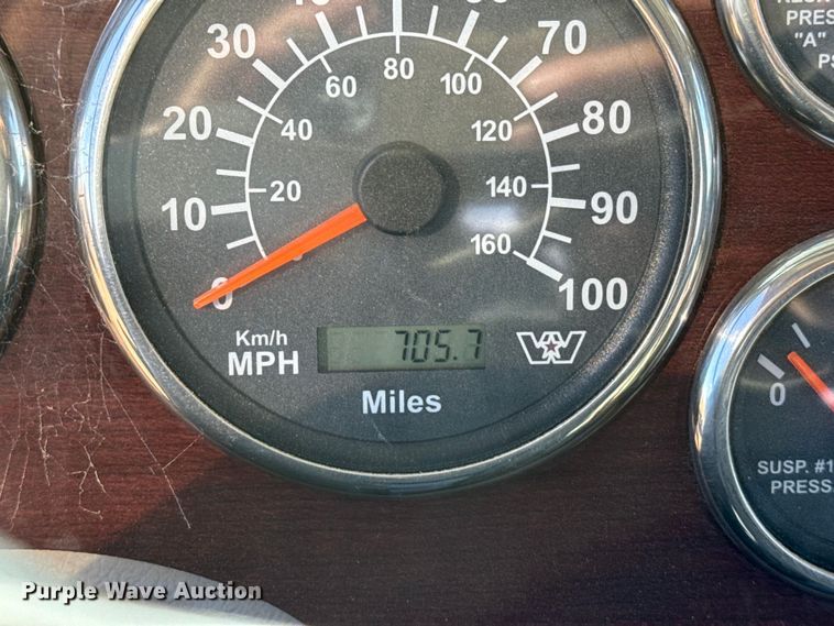 image for item EP2623 2013 Western Star 4900FA semi truck