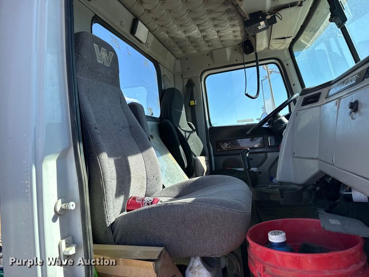 image for item EP2623 2013 Western Star 4900FA semi truck