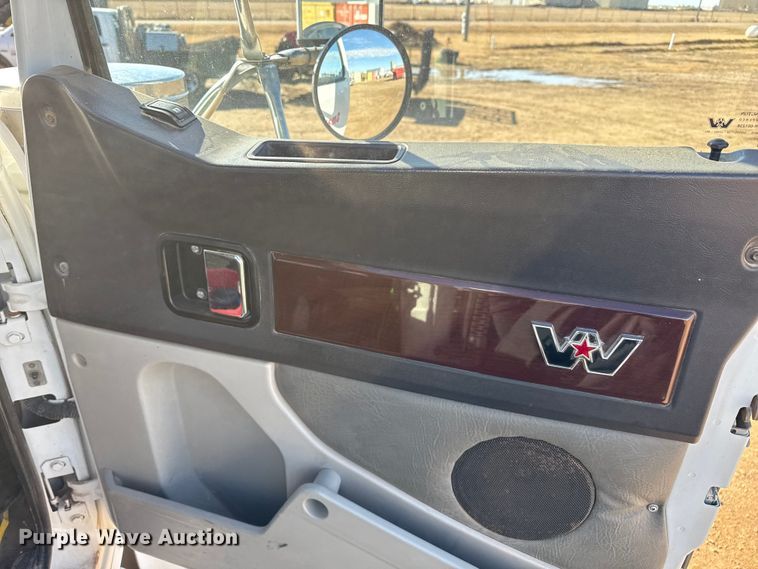 image for item EP2623 2013 Western Star 4900FA semi truck