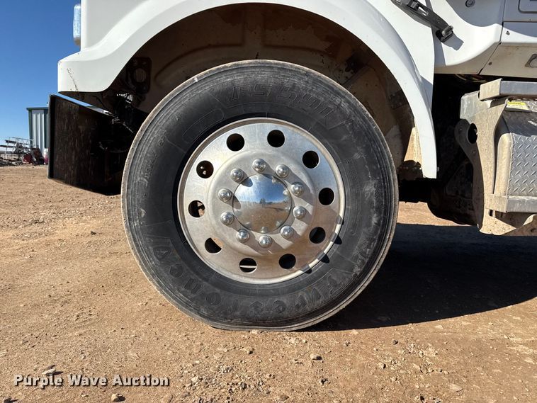 image for item EP2623 2013 Western Star 4900FA semi truck