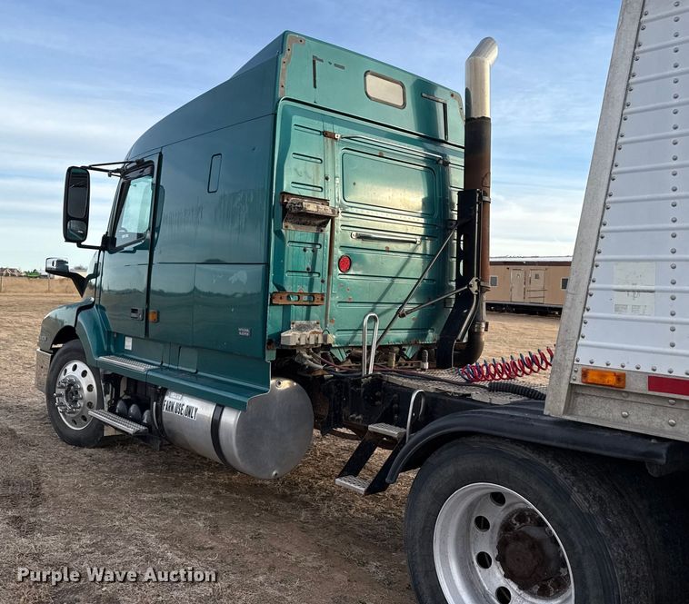 image for item EP2639 1998 Volvo VN semi truck