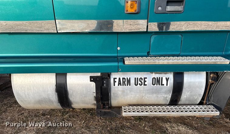 image for item EP2639 1998 Volvo VN semi truck