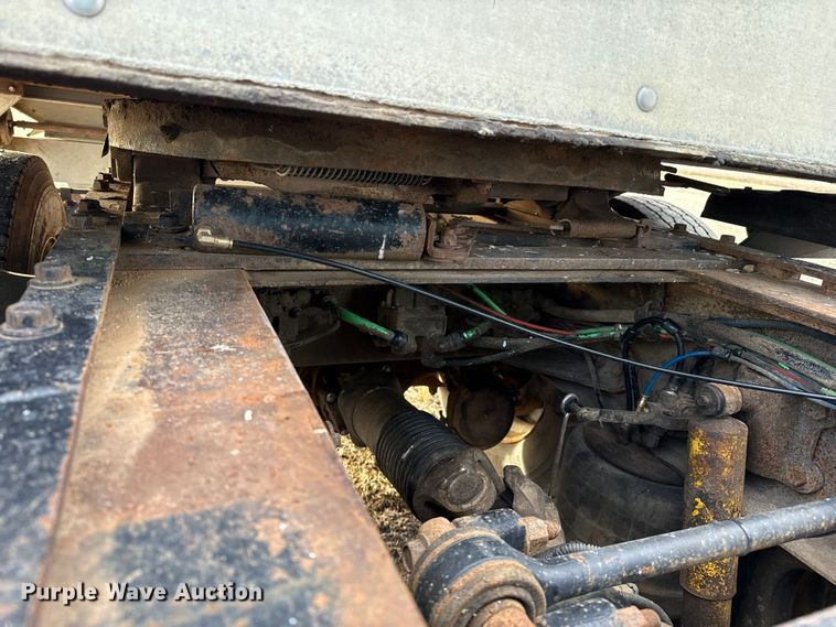 image for item EP2639 1998 Volvo VN semi truck