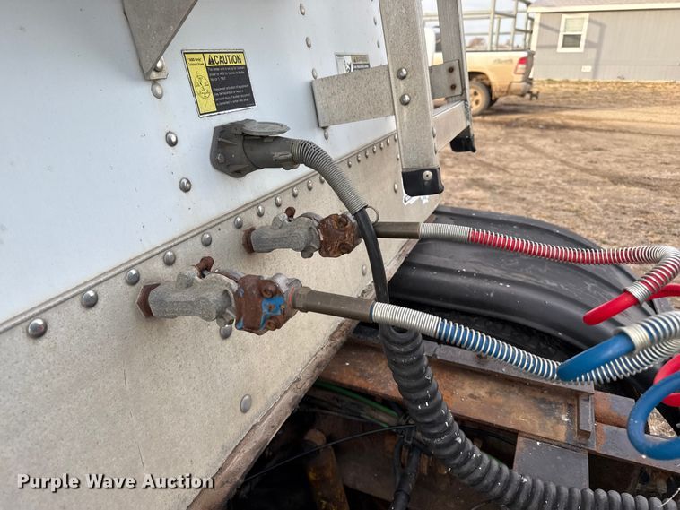 image for item EP2639 1998 Volvo VN semi truck