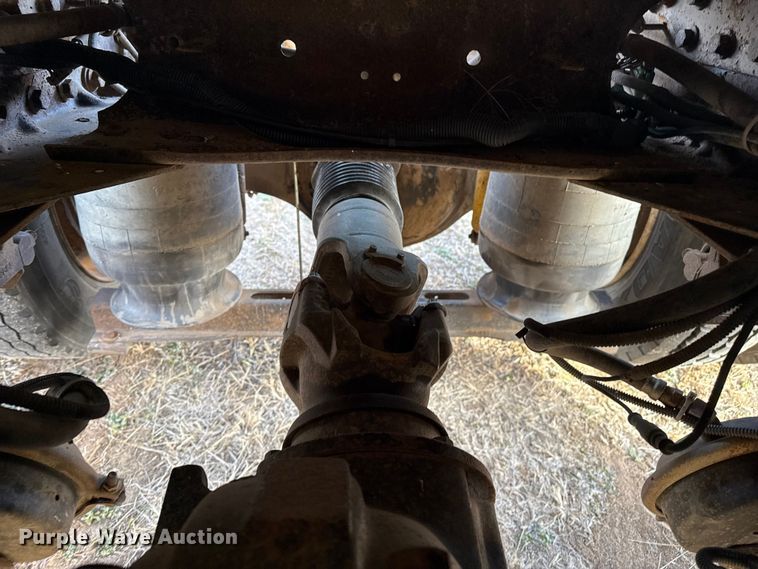 image for item EP2639 1998 Volvo VN semi truck