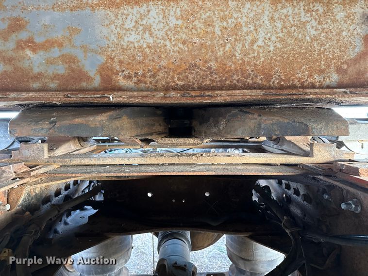 image for item EP2639 1998 Volvo VN semi truck