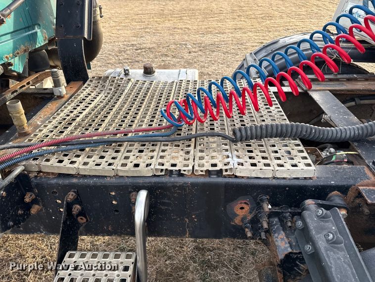 image for item EP2639 1998 Volvo VN semi truck