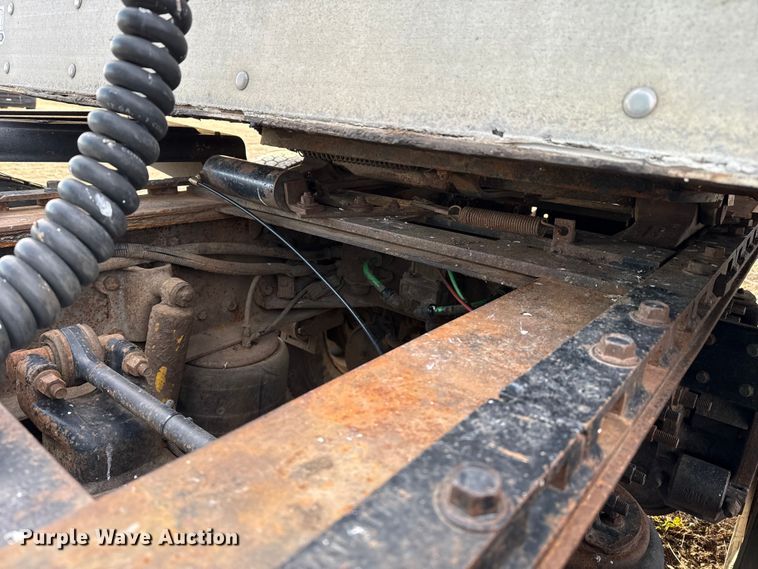 image for item EP2639 1998 Volvo VN semi truck